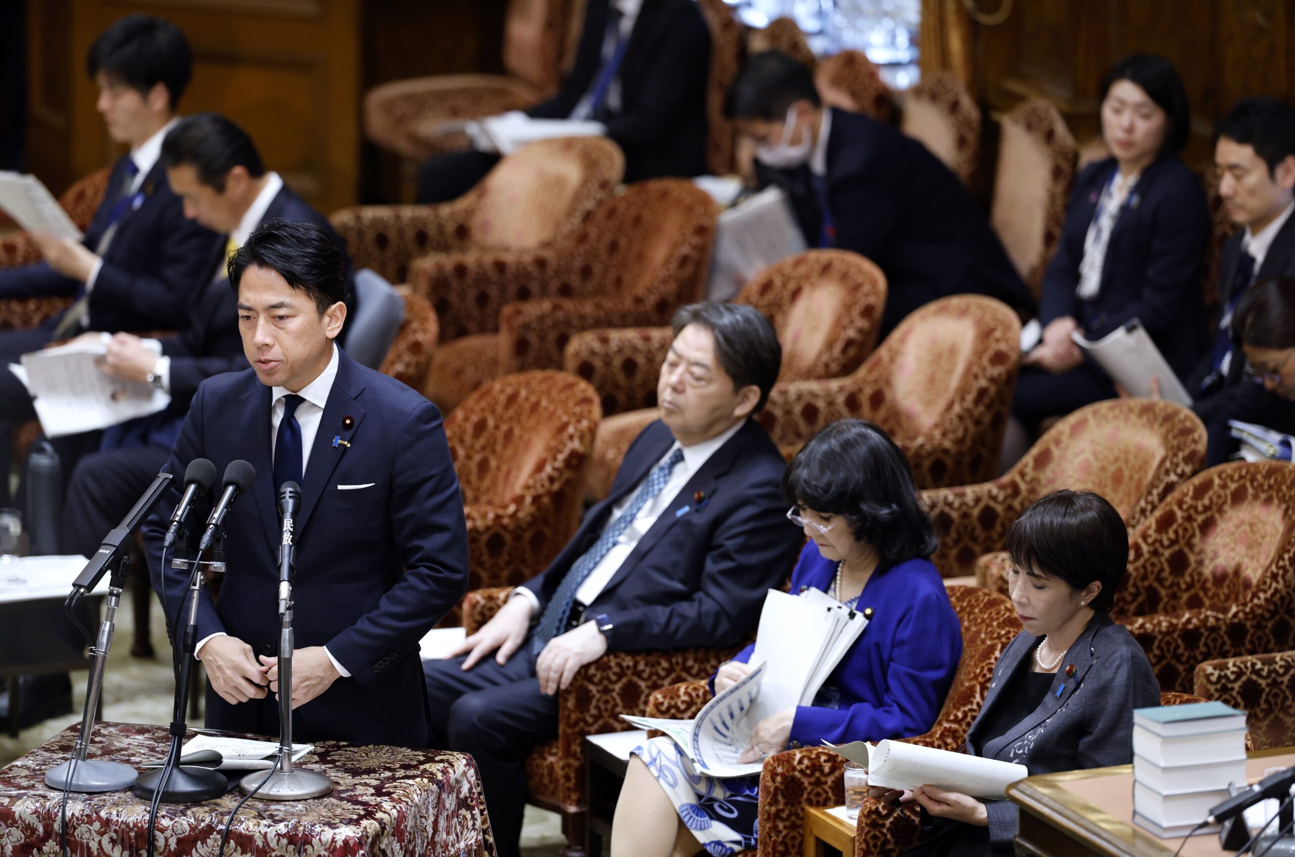 اليابان تعتمد موازنة قياسية مع زيادة غير مسبوقة في الإنفاق الدفاعي