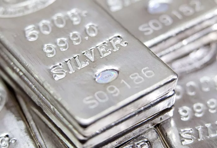أسعار الفضة تقفز قفزة تاريخية