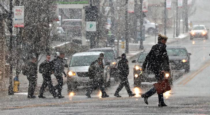 منخفضات قبرصية متتالية تجلب أمطارًا غزيرة ورياحًا قوية وتحذيرات من السيول في المملكة