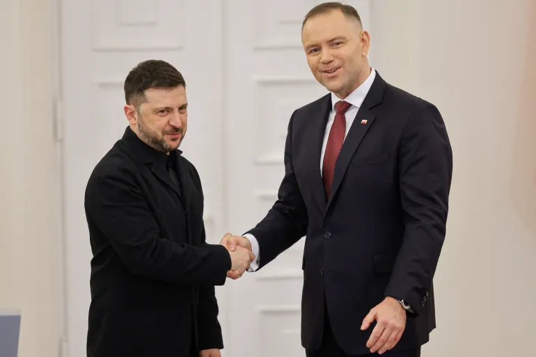 زيلينسكي من وارسو: سقوط أوكرانيا يفتح الطريق أمام روسيا للتقدم في أوروبا