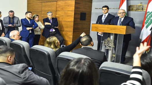 لبنان يقر قانون الانتظام المالي وتوزيع الخسائر لإعادة هيكلة الاقتصاد بعد ست سنوات من الأزمة