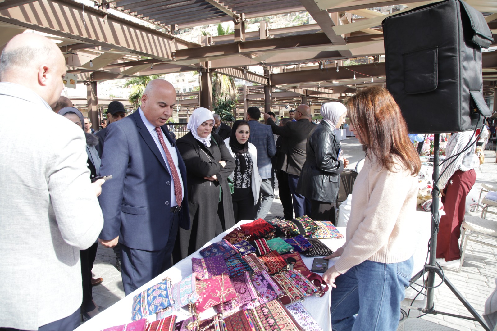 بلدية السلط تنظم بازار شتاء 2025 لدعم المشاريع الصغيرة وتمكين الشباب والمرأة