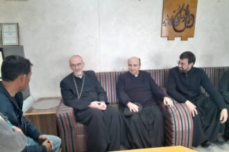وفد البطريركية اللاتينية يزور المستشفى الميداني الأردني في غزة ويثني على الجهود الإنسانية