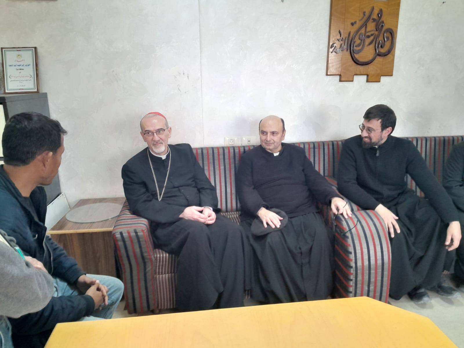 وفد البطريركية اللاتينية يزور المستشفى الميداني الأردني في غزة ويثني على الجهود الإنسانية