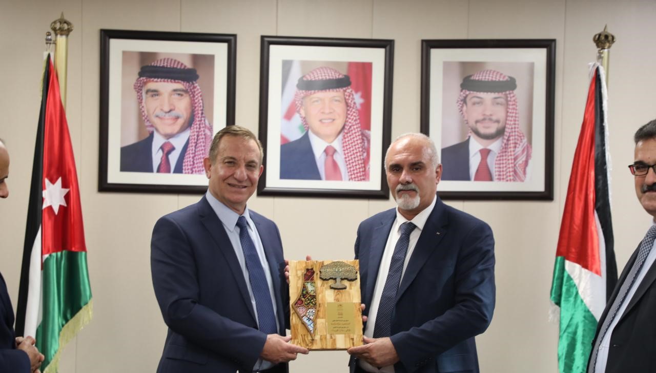 توقيع محضر اجتماعات اللجنة الزراعية الأردنية الفلسطينية في عمّان