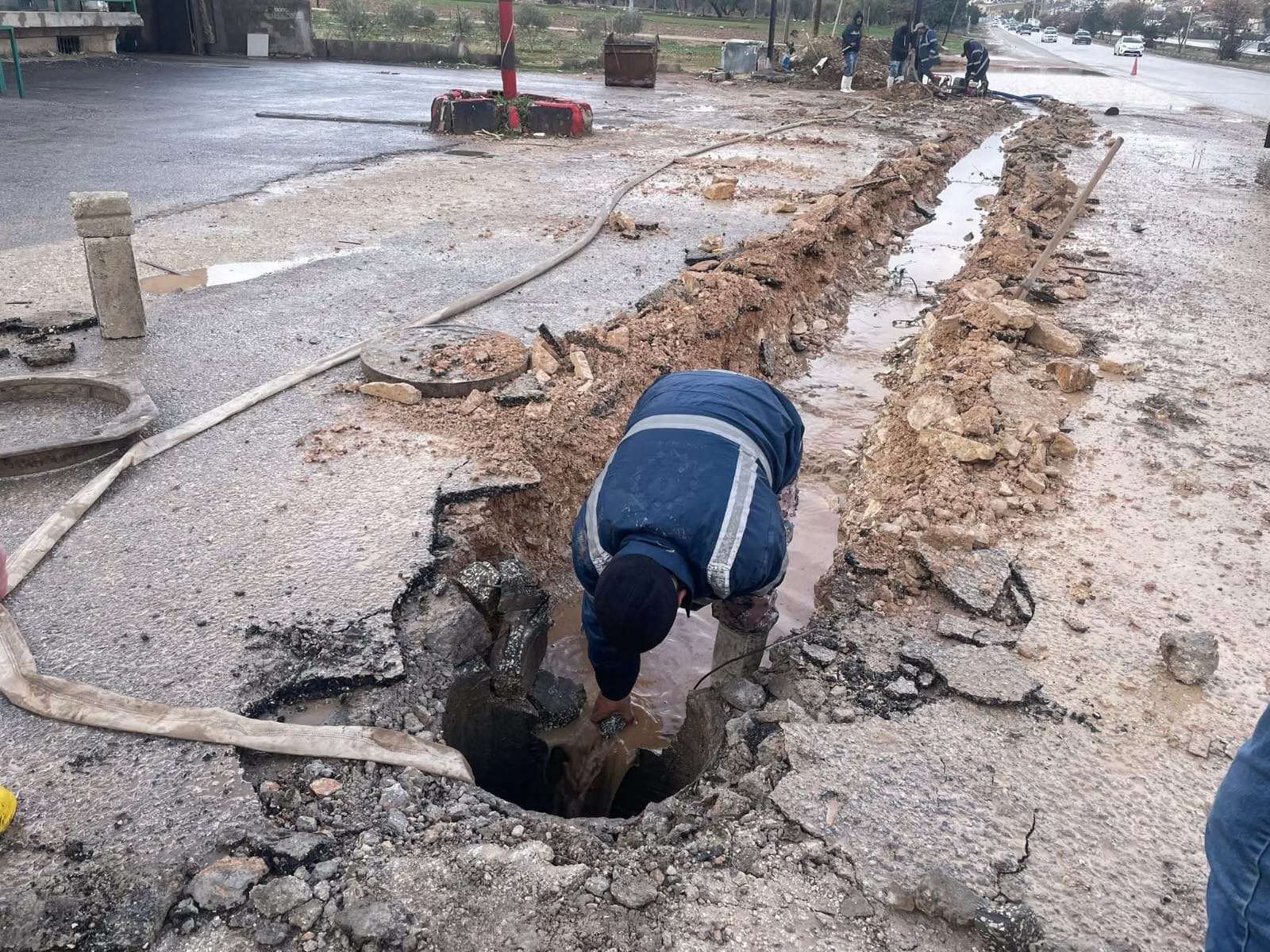 صورة حول : بلدية بني عبيد تغلق محلًا تجاريًا بسبب إعاقة عبّارات مياه الأمطار بلدية بني عبيد تغلق محلًا تجاريًا بسبب إعاقة عبّارات مياه الأمطار