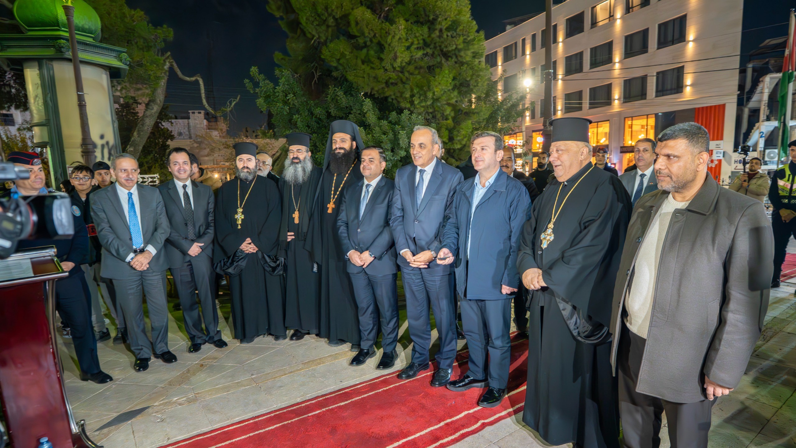 الأردن نموذج للتعايش: إضاءة شجرة الميلاد تعكس التسامح والمحبة بين المسلمين والمسيحيين