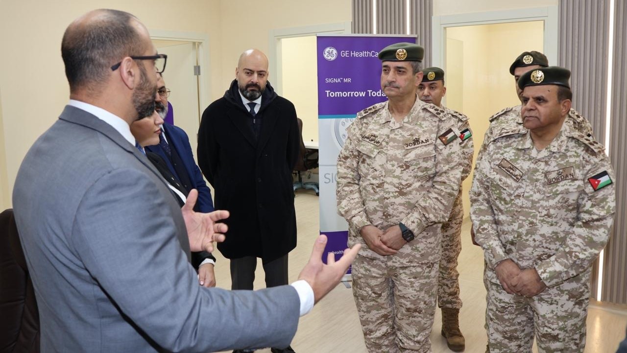 مدينة الحسين الطبية تدخل جهاز رنين مغناطيسي متطور مدعوم بالذكاء الاصطناعي