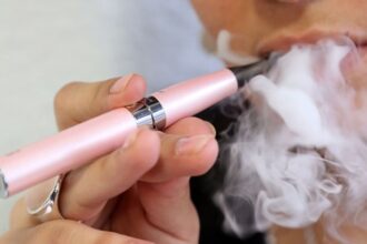 البريزات: لا يوجد تدخين “آمن” وتخفيض ضريبة السجائر الإلكترونية يشجع على الإدمان