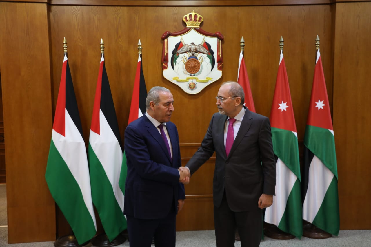 الصفدي والشيخ يؤكدان أولوية تثبيت وقف إطلاق النار في غزة ووقف التصعيد بالضفة الغربية