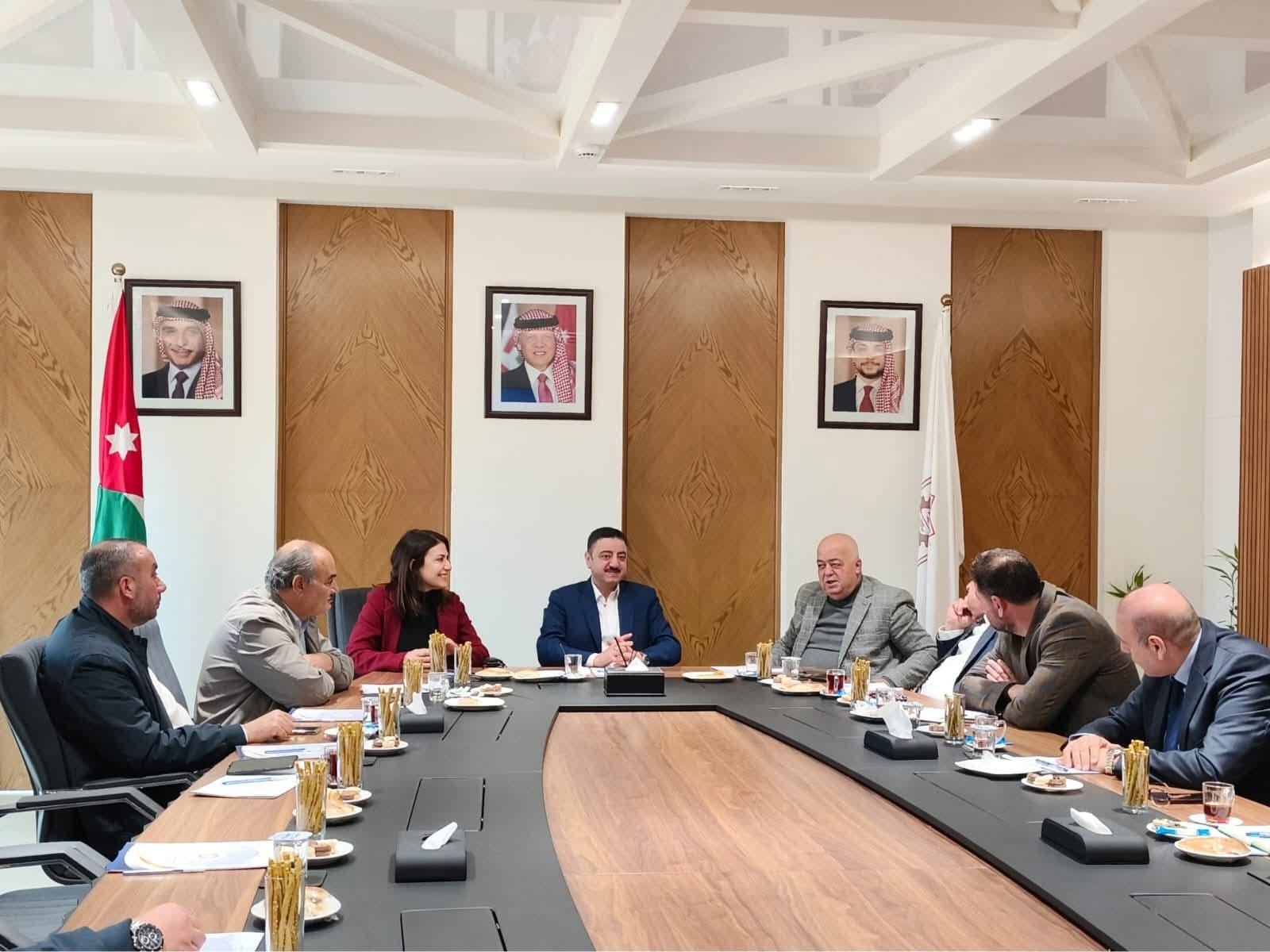 غرفة صناعة إربد وبلدية إربد تبحثان تعزيز التعاون ودعم القطاع الصناعي