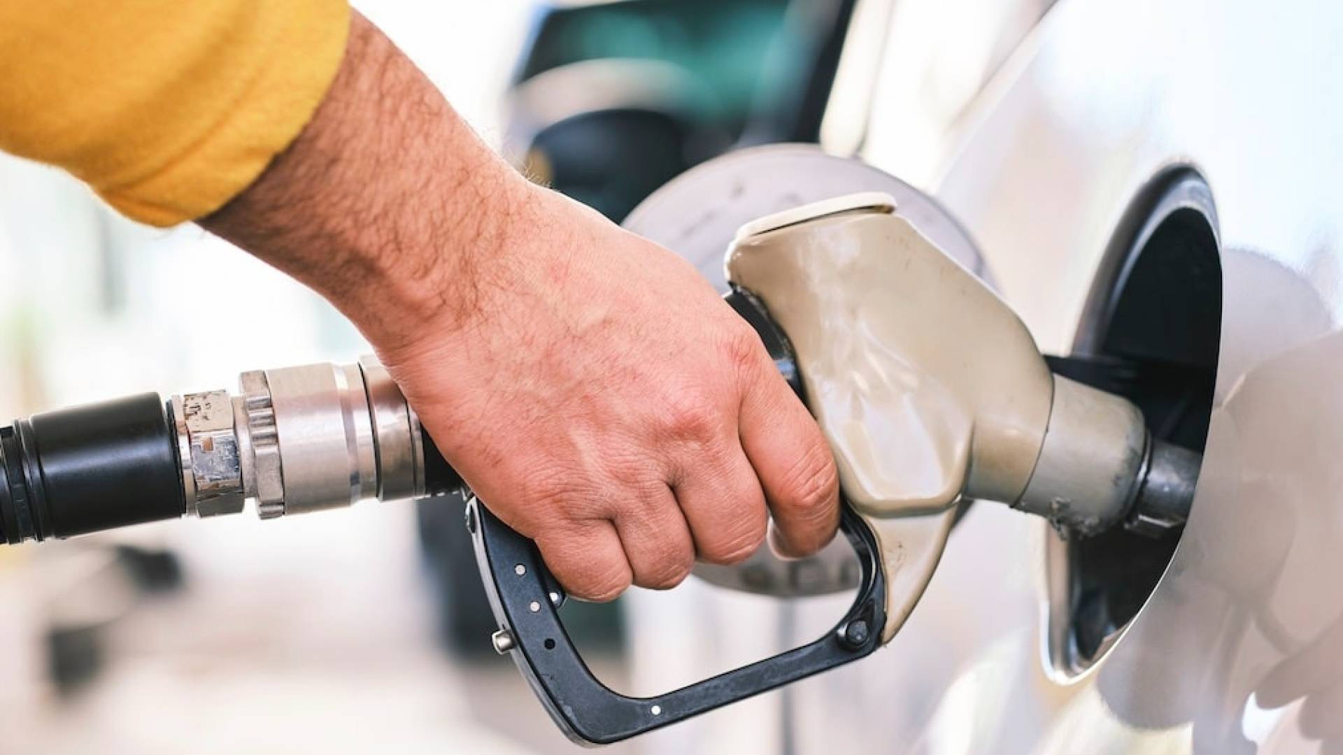 صورة حول : توقعات بتخفيض أسعار البنزين والديزل خلال التسعيرة المقبلة توقعات بتخفيض أسعار البنزين والديزل خلال التسعيرة المقبلة