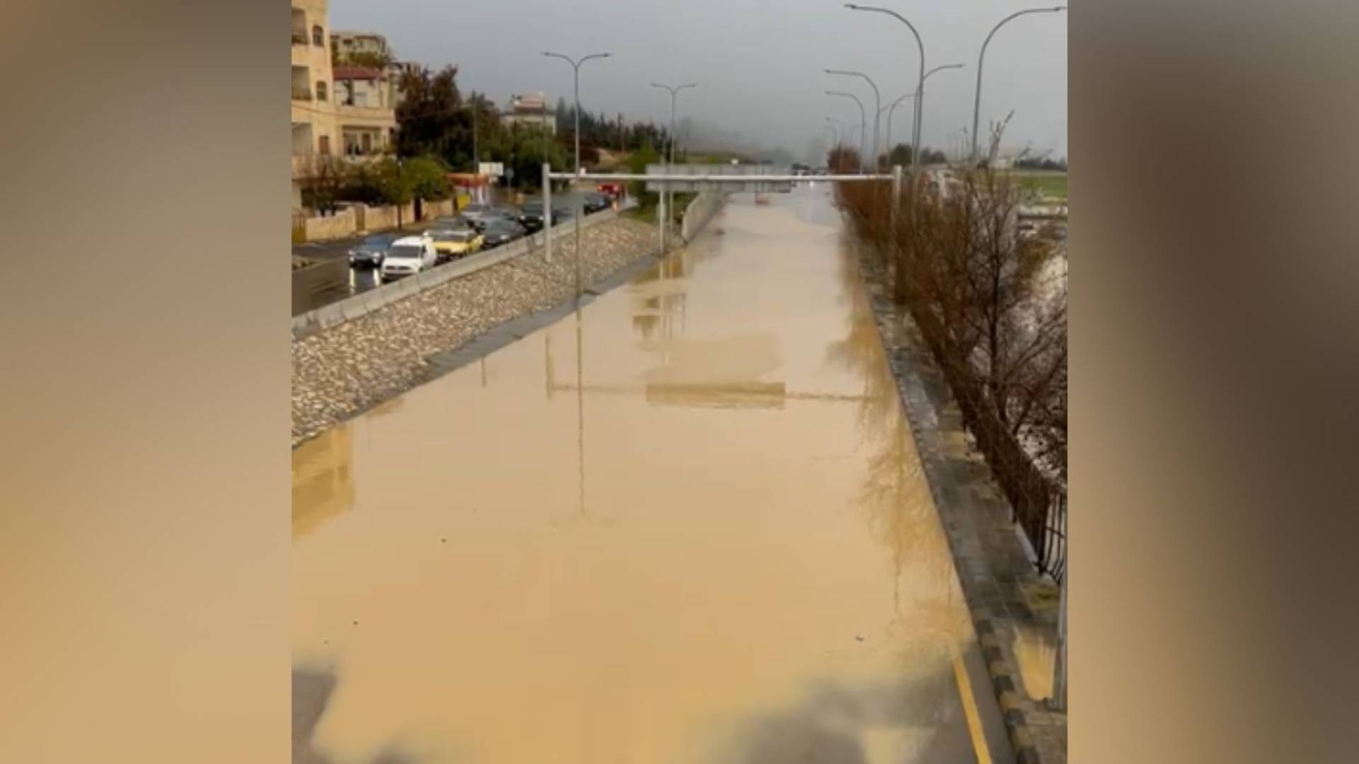 صورة حول : إغلاقات جزئية على طريق مرج الحمام – ناعور – البحر الميت بسبب ارتفاع منسوب المياه إغلاقات جزئية على طريق مرج الحمام – ناعور – البحر الميت بسبب ارتفاع منسوب المياه