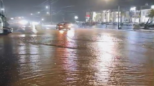 الأرصاد: تجنب مجاري السيول والطرق المنخفضة مع استمرار تأثير المنخفض الجوي