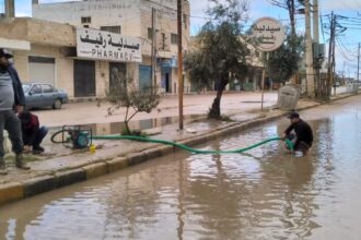 كوادر بلدية الطيبة تواصل شفط مياه الأمطار لضمان حركة المرور