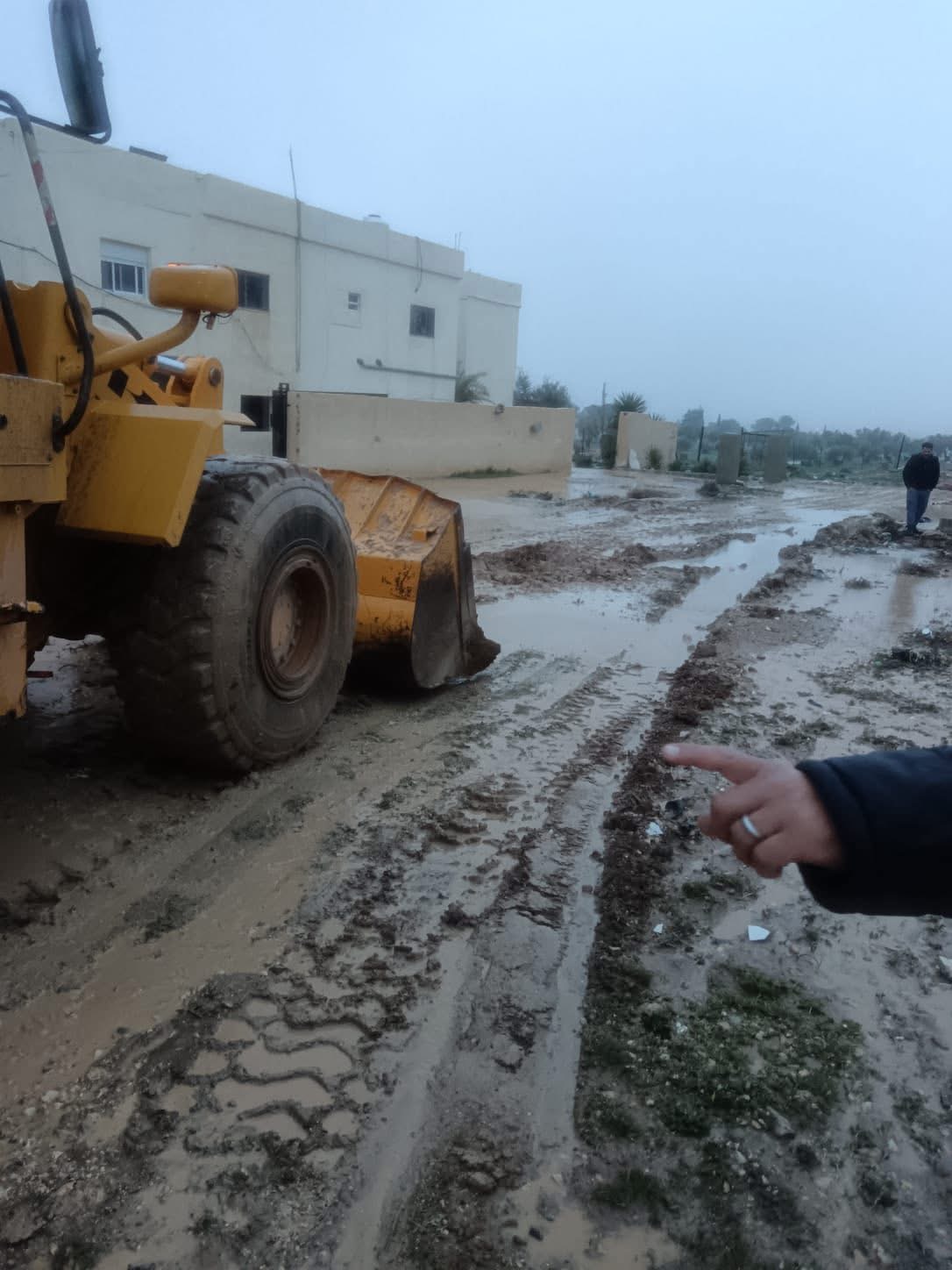 بلدية شيحان تتعامل مع حالات غرق منازل في منطقة الياروت جراء الأمطار