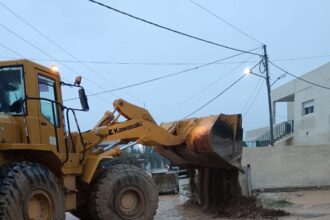 بلدية شيحان تتعامل مع حالات غرق منازل في منطقة الياروت جراء الأمطار