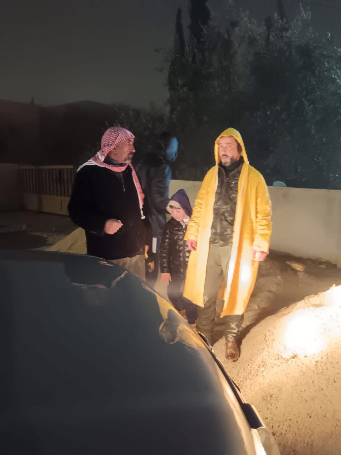 بلدية شيحان تتعامل مع حالات غرق منازل في منطقة الياروت جراء الأمطار