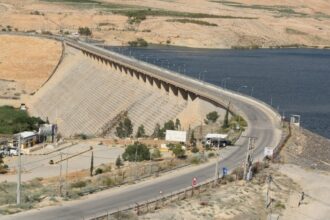 وزارة المياه تغلق بوابات سد الموجب بعد تعزيز القدرة التخزينية