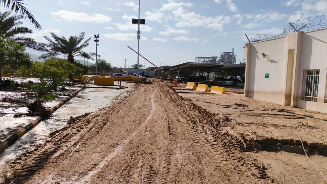 وزير البيئة يزور شركة برومين الأردن لتقييم أضرار الأمطار واتخاذ الإجراءات الوقائية