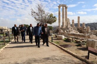 لجنة تراث مدينة عمان تنفذ زيارة ميدانية لمتابعة مشاريع تطوير جبل القلعة الأثري