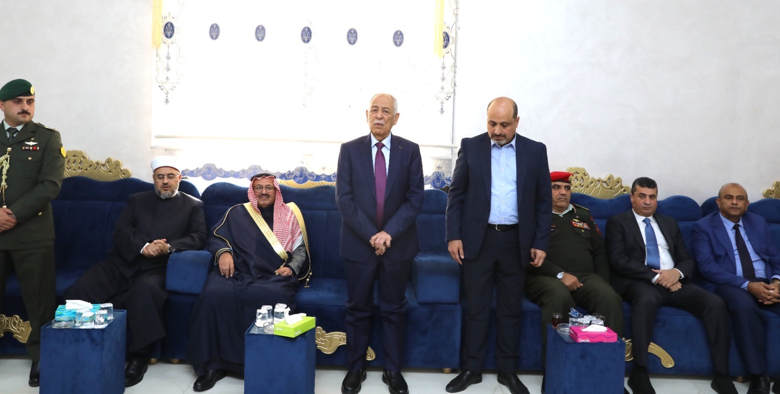 مندوبا عن الملك وولي العهد.. العيسوي يعزي عشيرة الخريشا