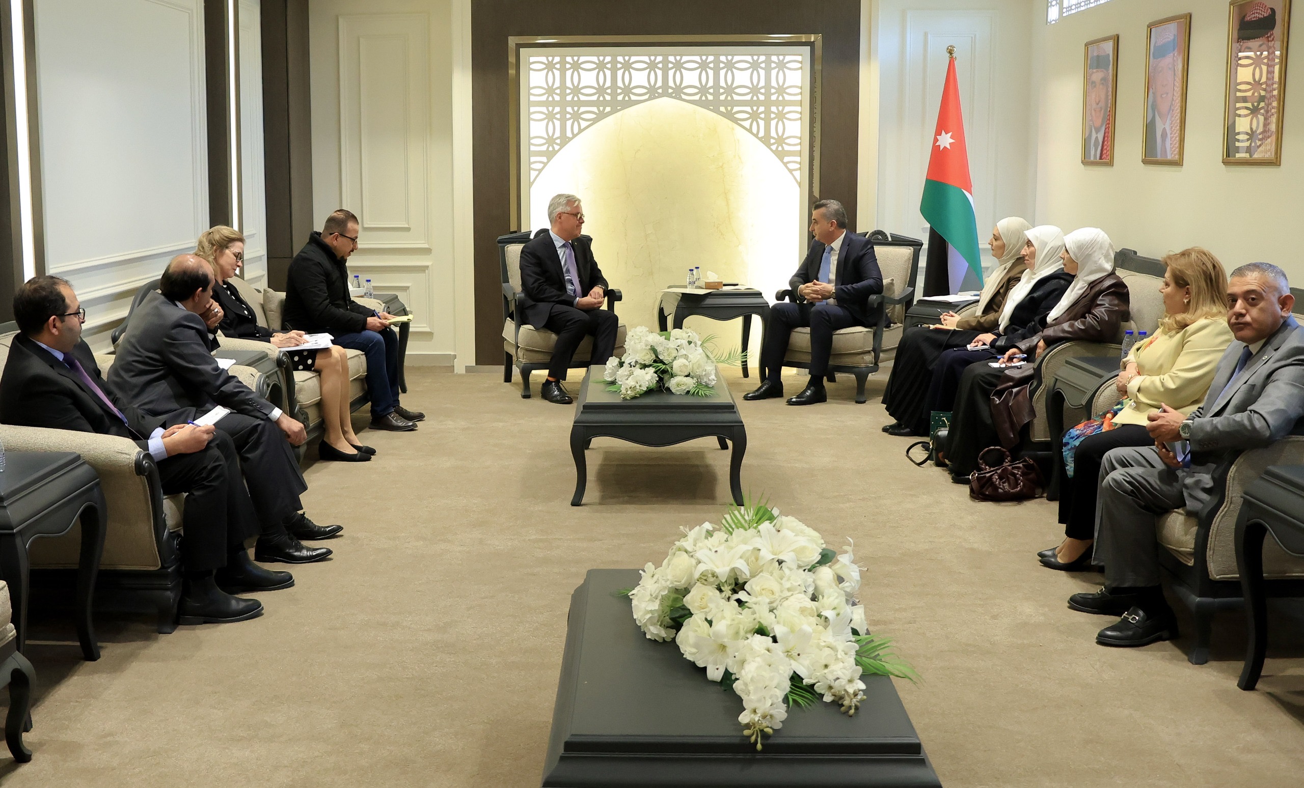 صورة حول : "الخارجية النيابية" وكندا تبحثان تعزيز التعاون الثنائي "الخارجية النيابية" وكندا تبحثان تعزيز التعاون الثنائي