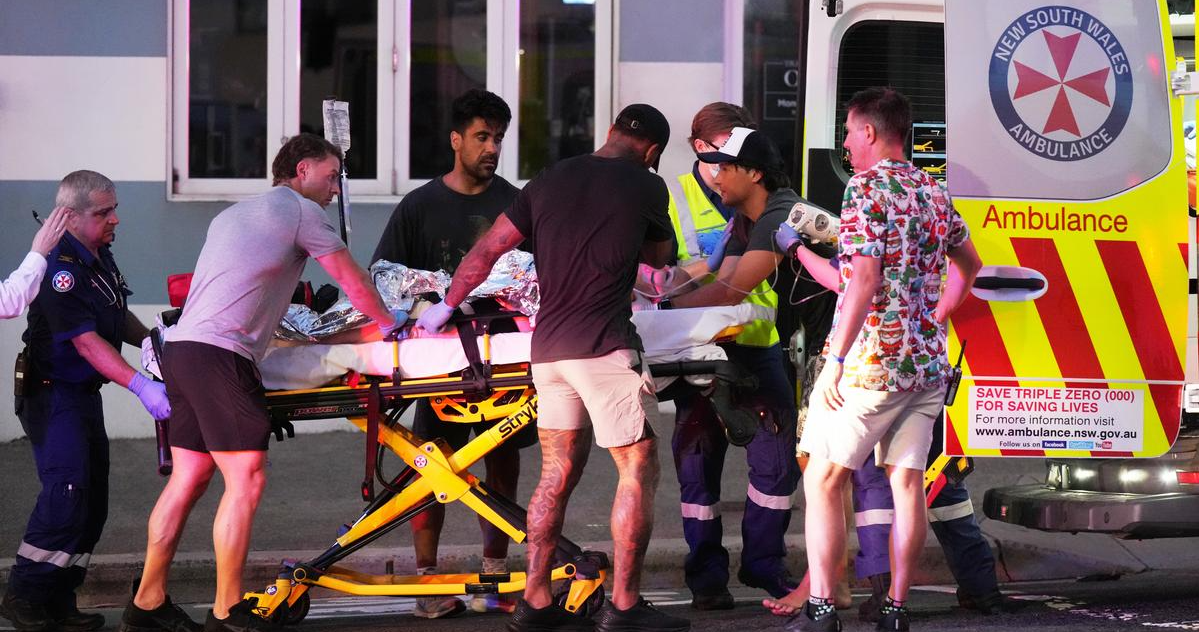 صورة حول : حصيلة ضحايا بونداي ترتفع إلى 16 قتيلاً و40 مصابًا حصيلة ضحايا بونداي ترتفع إلى 16 قتيلاً و40 مصابًا