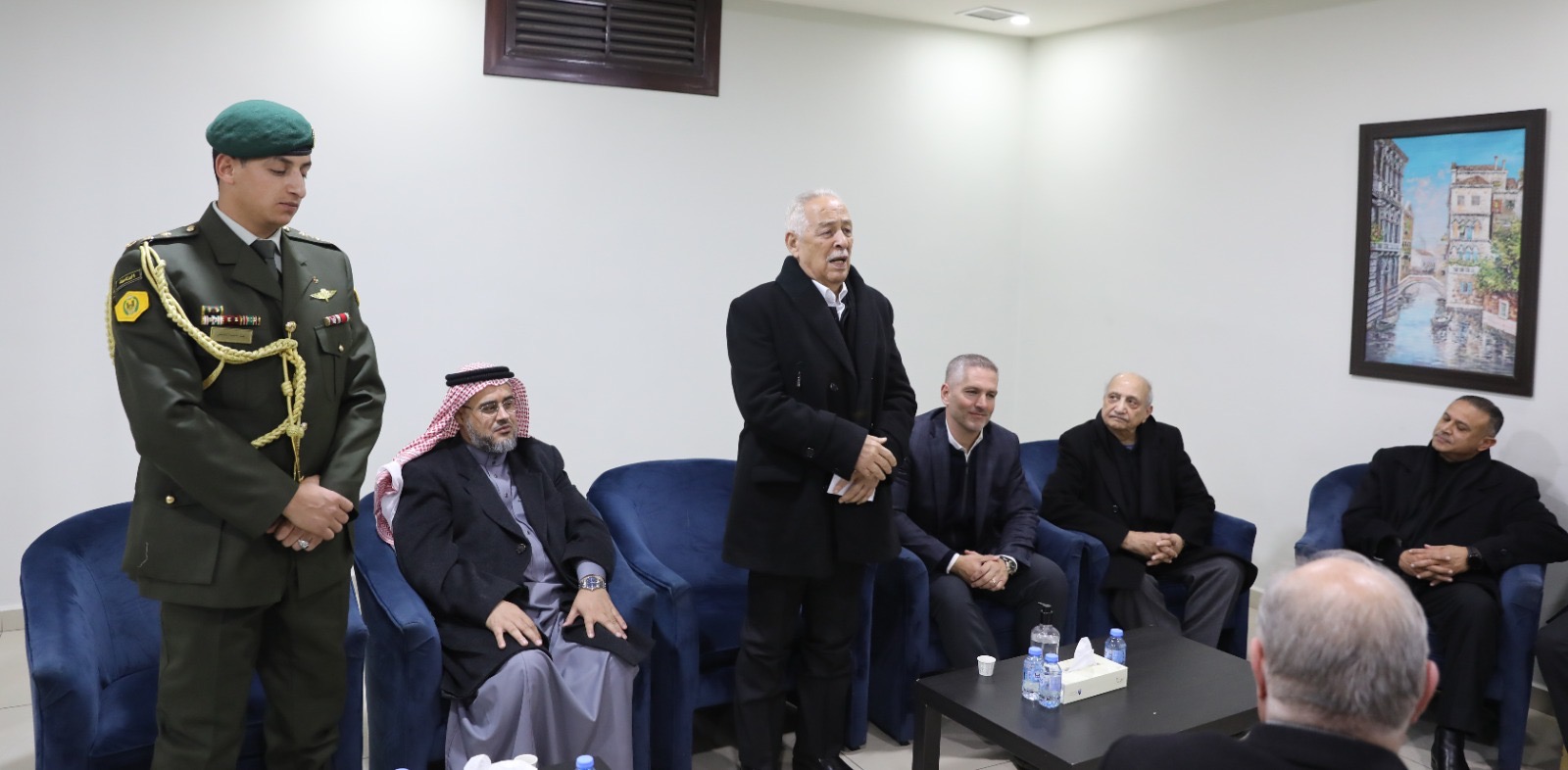 *مندوبا عن الملك وولي العهد… العيسوي يعزي عشائر حداد والعبادي والعلبي*