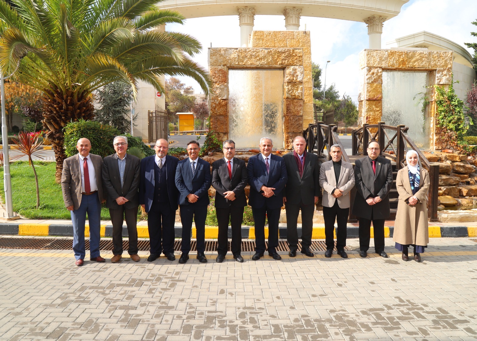 صورة حول : جامعة البترا وجامعة ولفرهامبتون توقعان مذكرة تفاهم لتعزيز التعاون الأكاديمي والبحثي جامعة البترا وجامعة ولفرهامبتون توقعان مذكرة تفاهم لتعزيز التعاون الأكاديمي والبحثي