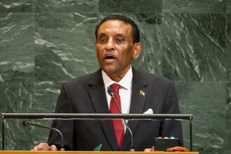 رئيس الوزراء السوداني يطلق مبادرة سلام وطنية شاملة