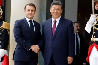 الصين وفرنسا تتباحثان بشأن السلام في أوكرانيا