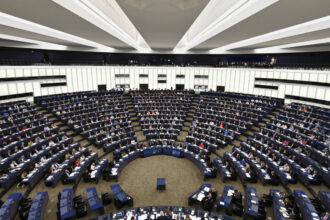 البرلمان الأوروبي يؤكد دعمه للمعارضة في فنزويلا