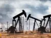 النفط يتراجع رغم عاصفة تقلّص الإنتاج