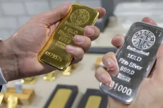 الذهب والفضة يقفزان بعد تهديدات تجارية أميركية