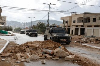 الاحتلال يعتقل 7 فلسطينيين ويطلق عملية عسكرية واسعة في الخليل