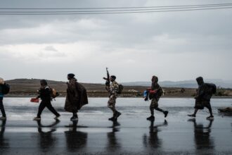 معارك شمالي إثيوبيا وتعليق الرحلات الجوية إلى تيغراي