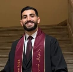 أبو قصي يهنئ ابن أخيه الدكتور عبدالله بتخرجه من كلية الطب