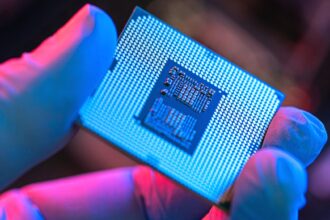 ترامب يفرض رسوماً جمركية على رقائق الحوسبة