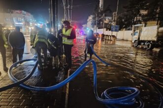 بلدية جرش تفتح كندرين الجزيرة الوسطية لتصريف مياه الأمطار