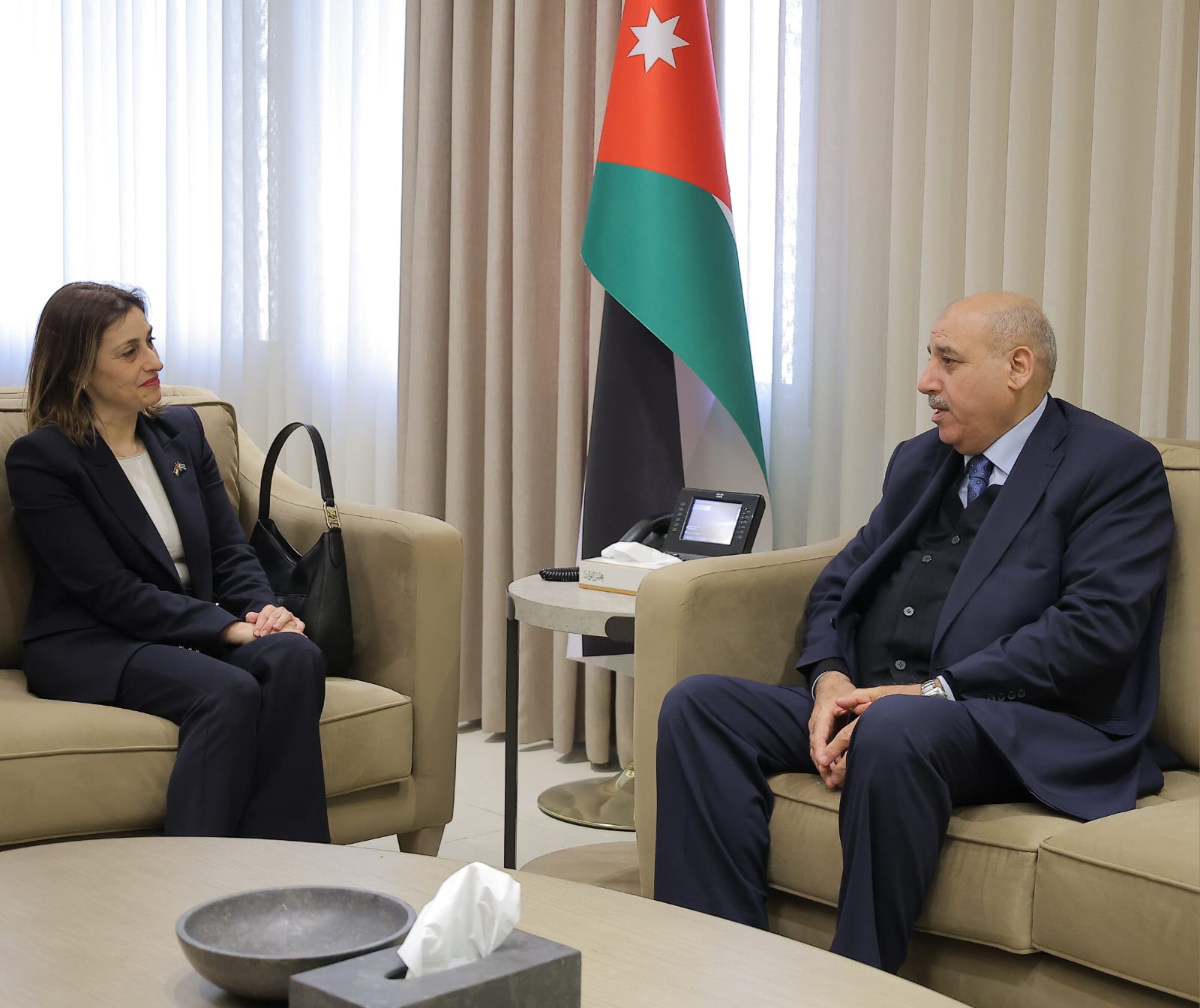 القاضي يلتقي السفيرة اليونانية