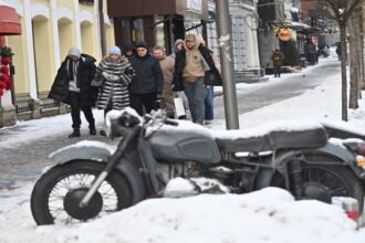 أكثر من ألف مبنى بلا تدفئة بعد هجوم روسي في كييف