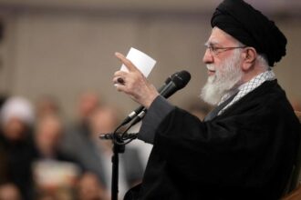 خامنئي يؤكد حق المتظاهرين الاقتصادي في إيران