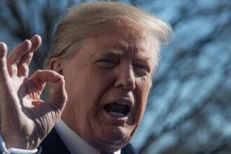 ترامب يهدد المشروبات الروحية الفرنسية برسوم 200%