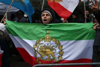 منصة أمريكية تغير علم إيران على موقعها الرسمي