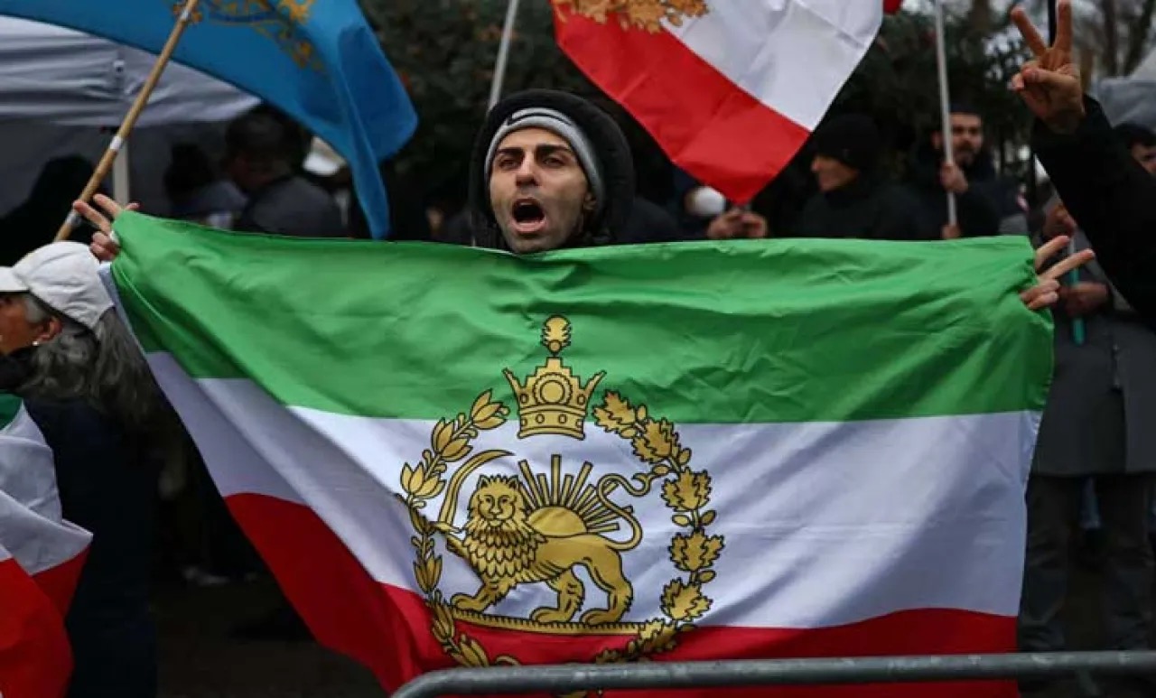 صورة حول : منصة أمريكية تغير علم إيران على موقعها الرسمي منصة أمريكية تغير علم إيران على موقعها الرسمي