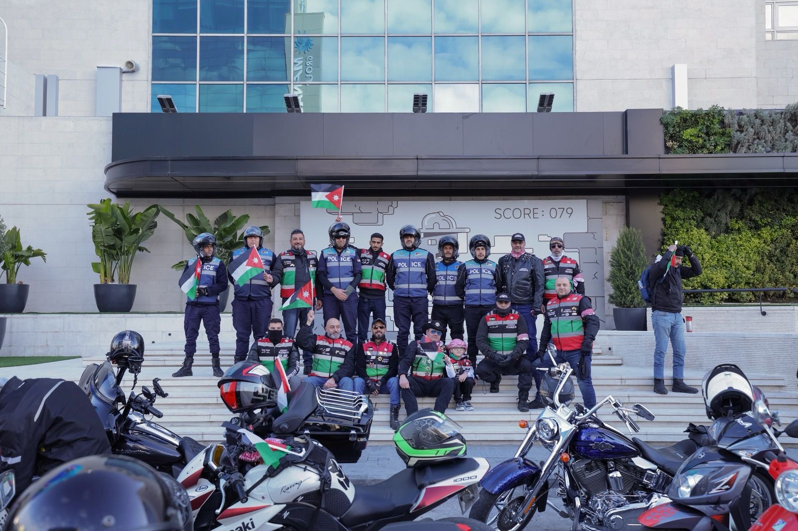 (بالفيديو) مسيرة ضخمة انطلقت من الشركة وجابت شوارع عمّان.. زين تحتفي بالعيد الرابع والستين لميلاد جلالة الملك