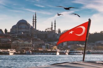 تركيا تلوّح بإجراءات أمنية إضافية على حدودها في حال سقوط النظام الإيراني