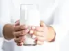 أي أنواع الحليب يسبب الانتفاخ؟ طبيب يحدد الأفضل والأسوأ