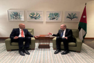 الصفدي يلتقي المبعوث الأميركي الخاص إلى سوريا في عمان